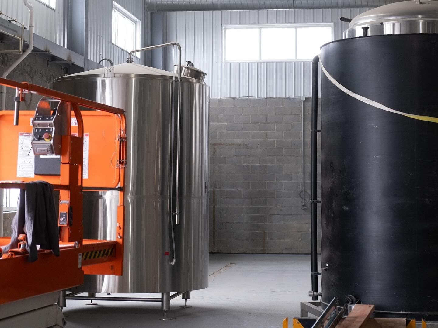 Brewhouse equipment arriving in the brewery